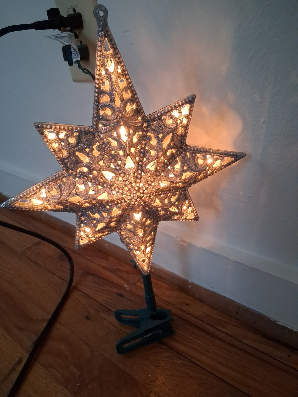 Glittering Silver Star Clip-On Holiday Light